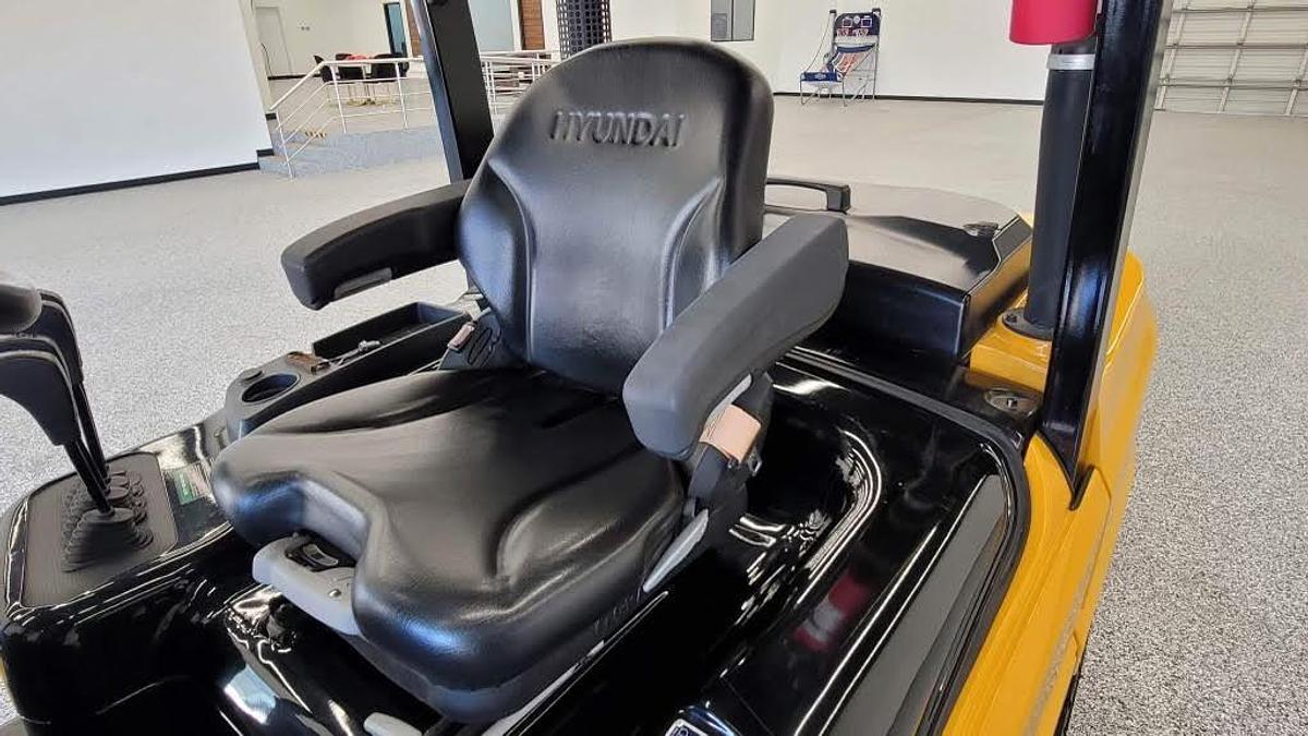 Used 143 HOURS! 2015 Hyundai 45D-9F - 10,000 LBS.