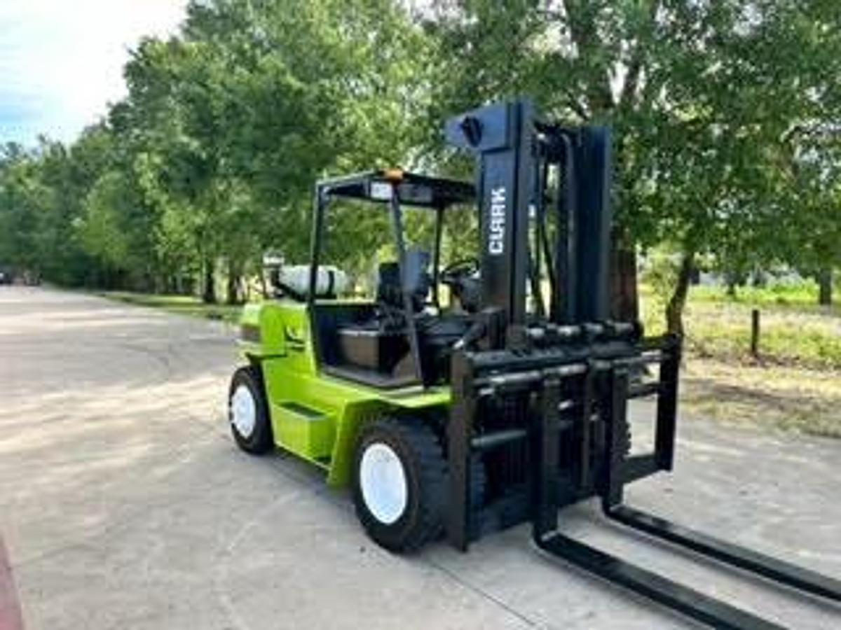 Refurbished 201 Clark  C70 - LOW HOURS!