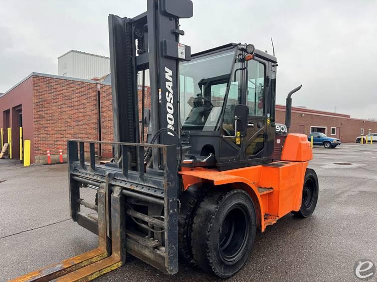 Used 2017 DOOSAN D120S-7 -  26,500 Lbs. CAPACITY