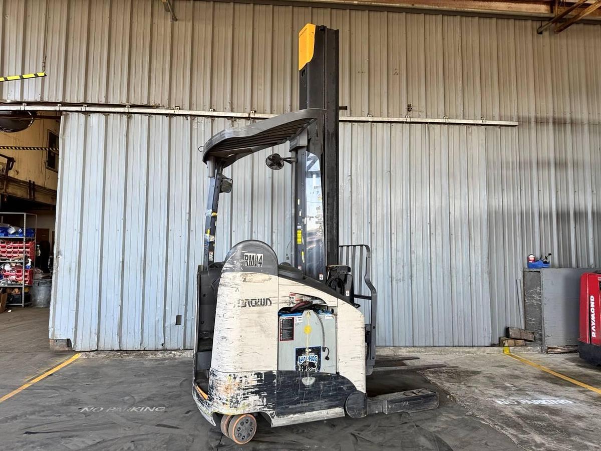 Used 2017 Crown RM6095S-45