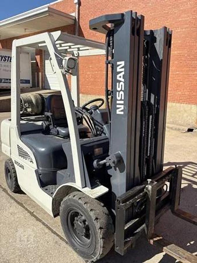 Used 2016 Nissan MU1F2A25LV