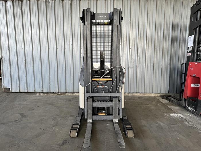 Used 2014 Crown RR5725-45