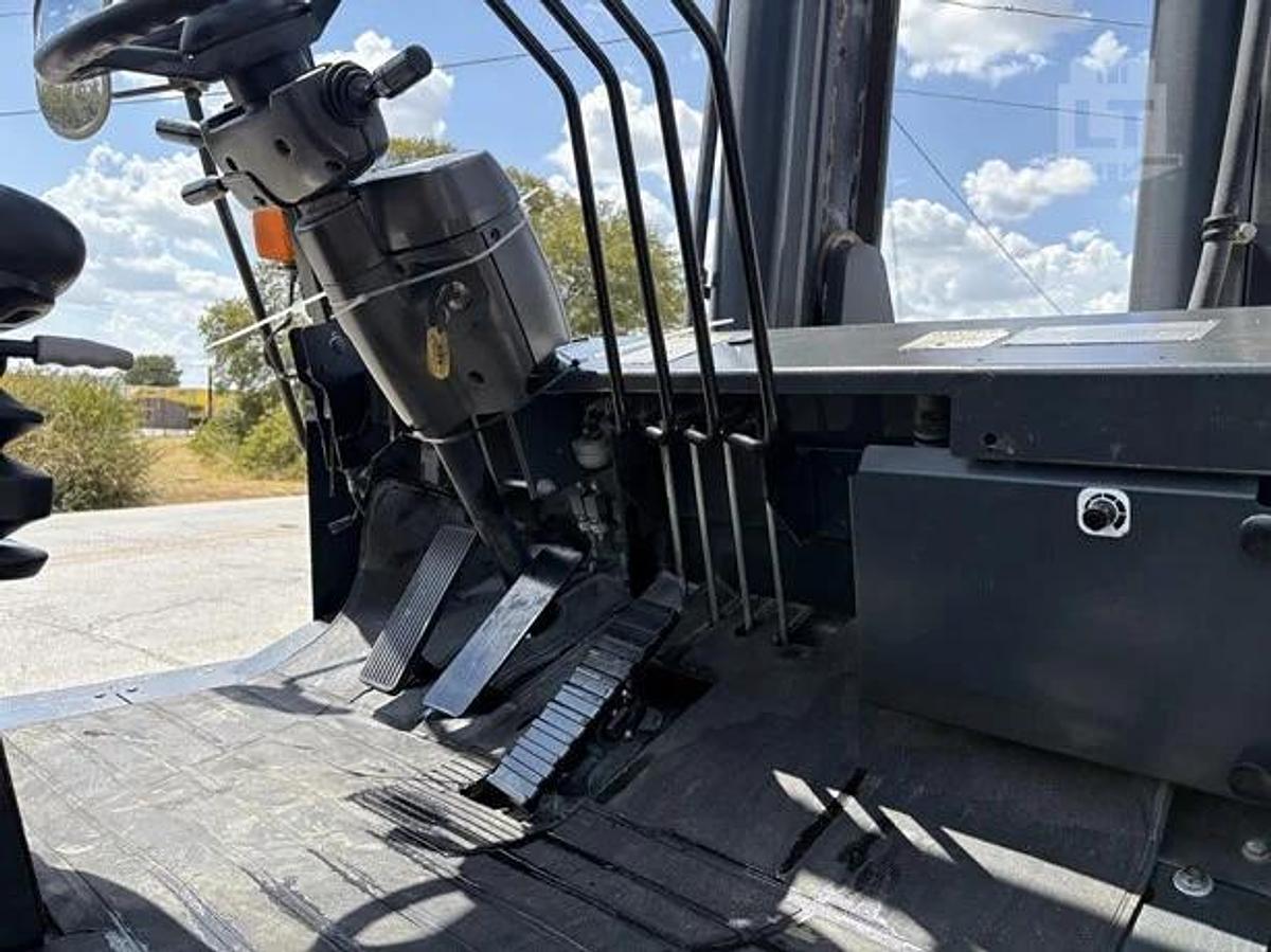 Used 2017 Komatsu FD160E-8