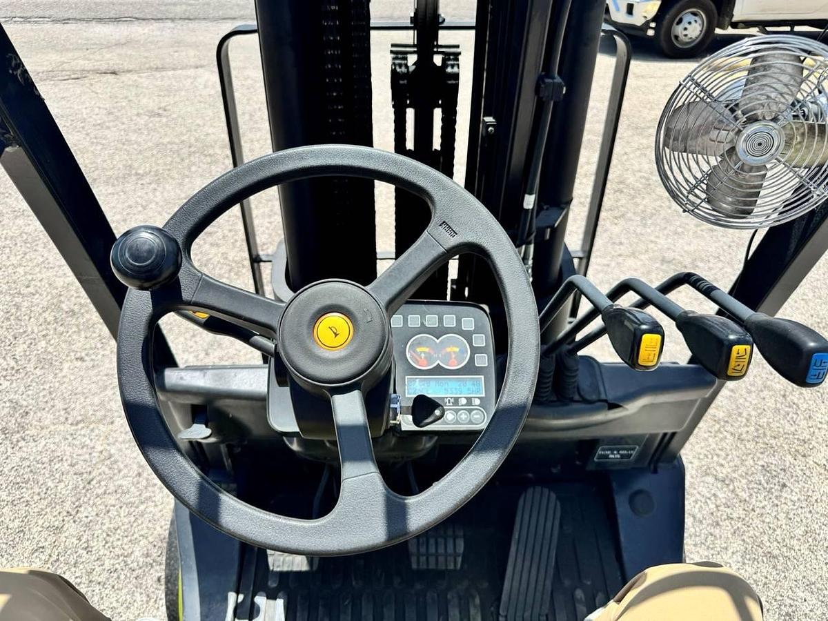 Used 2016 Clark C25CL