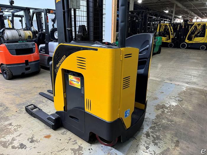 Refurbished Like New, Ready to go! 2011 Yale Reach Truck