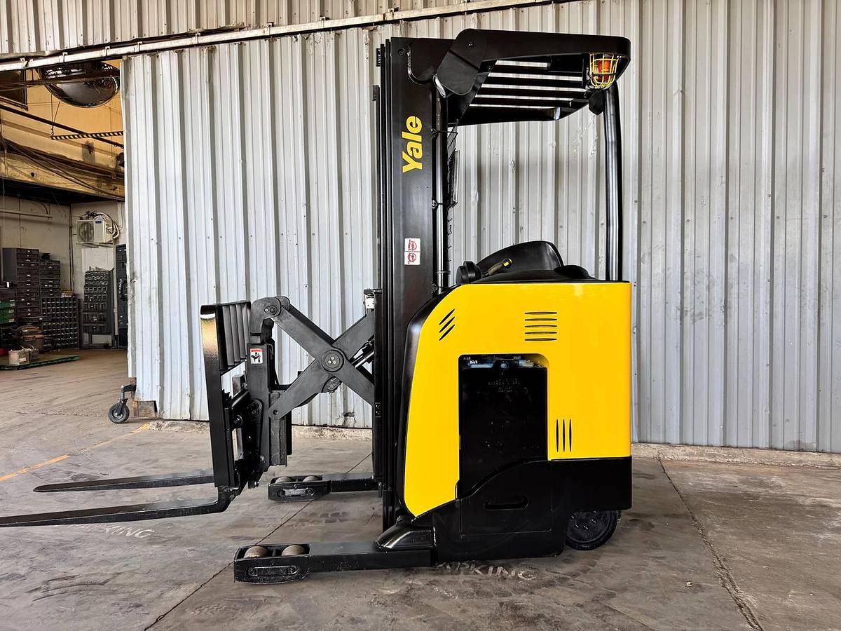 Refurbished Ready to go! 2015 Yale Reach Truck