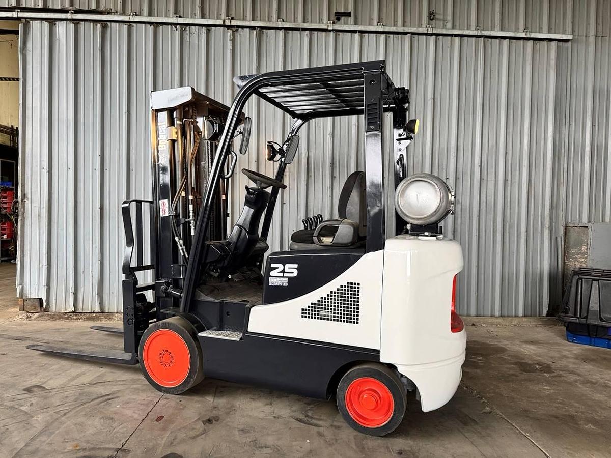 Refurbished 2014 Doosan BobCat GC25P-5
