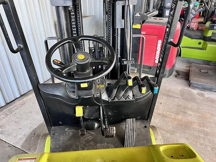 Used 2005 Clark ECG25