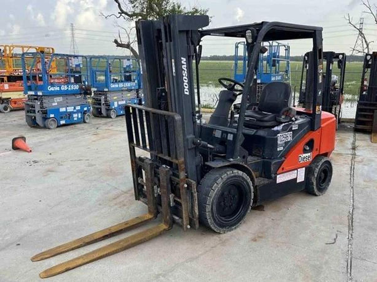 Used 2018 Doosan D30S-7