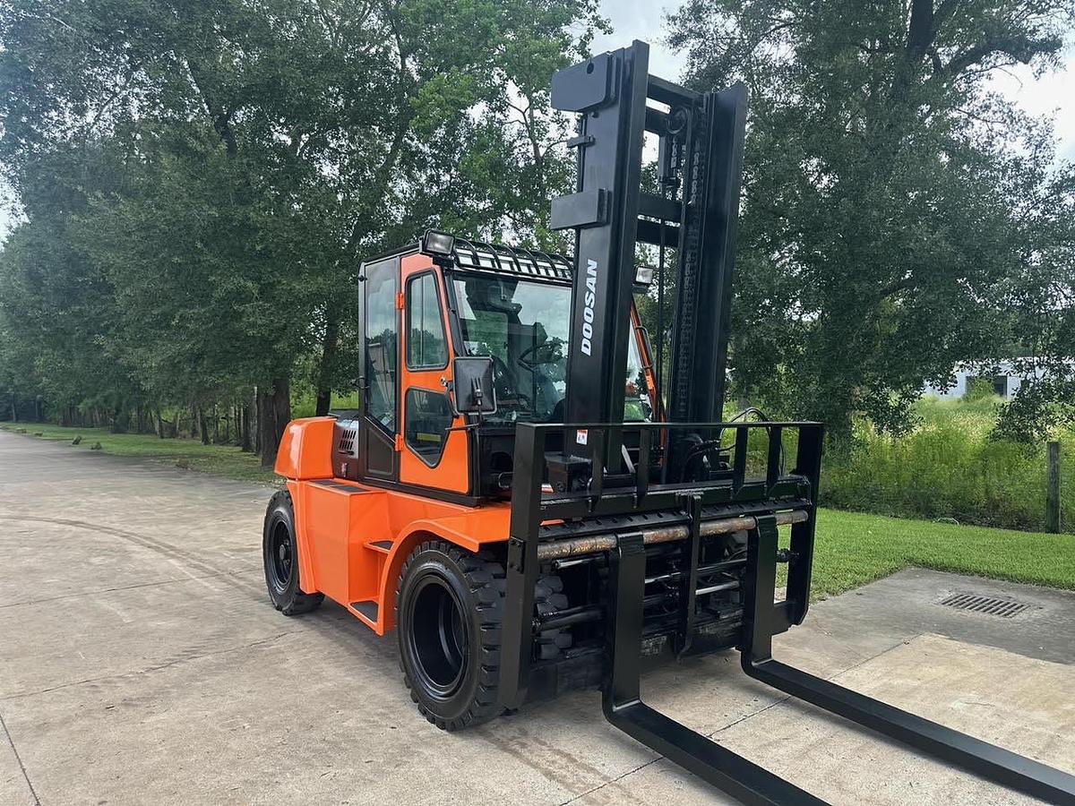 Best Features to Look For in a Large Diesel Forklift