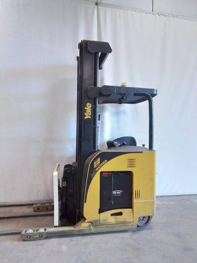 Used 2005 Yale NDR030CBN Deep Reach Truck