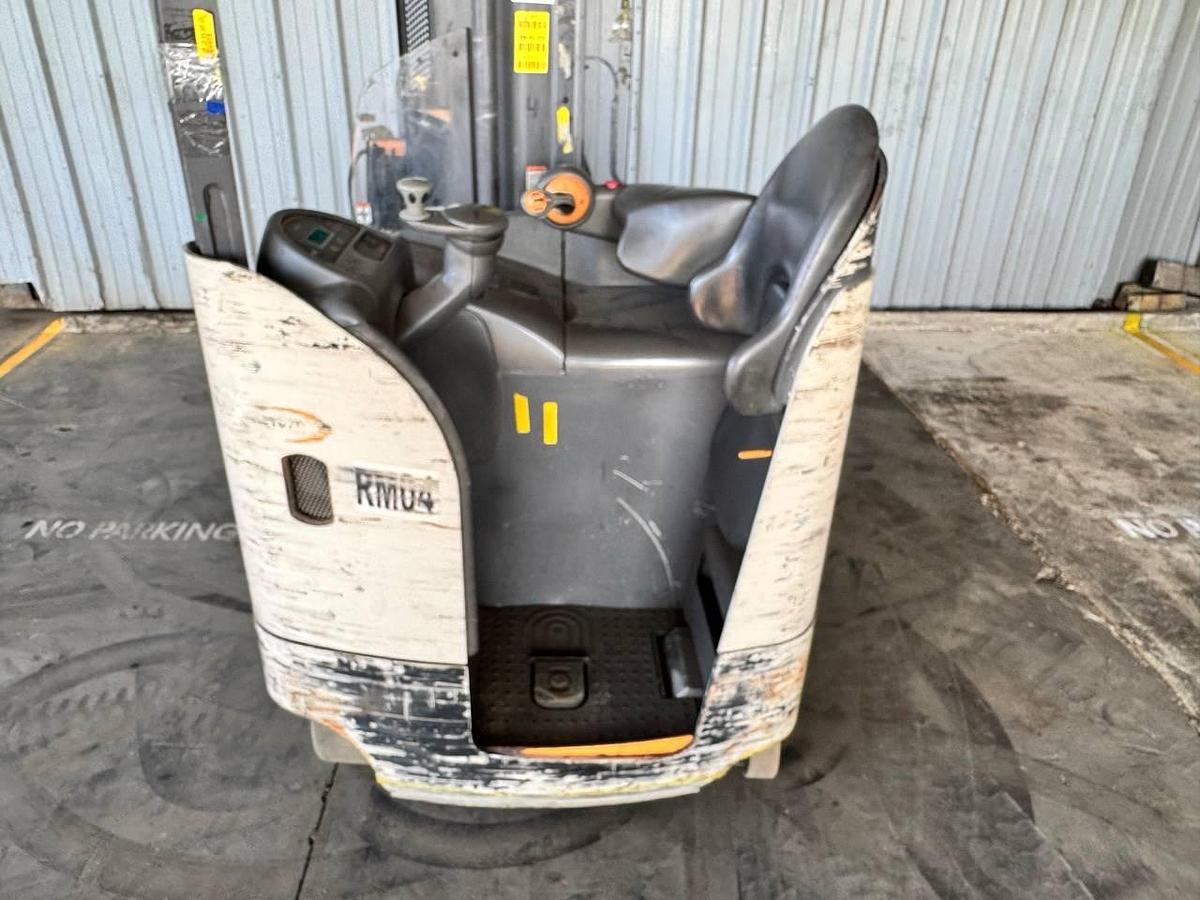 Used 2017 Crown RM6095S-45