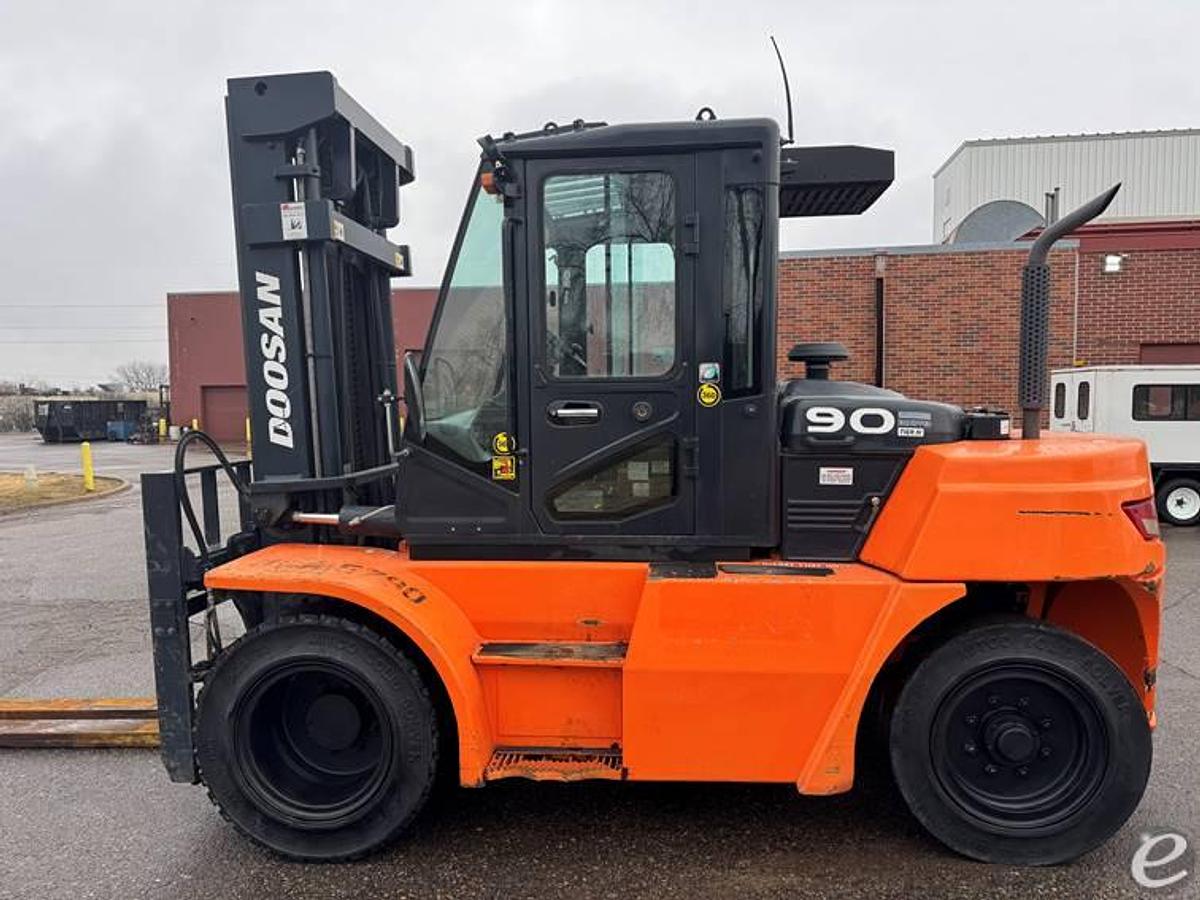 Used 2017 DOOSAN D120S-7 -  26,500 Lbs. CAPACITY