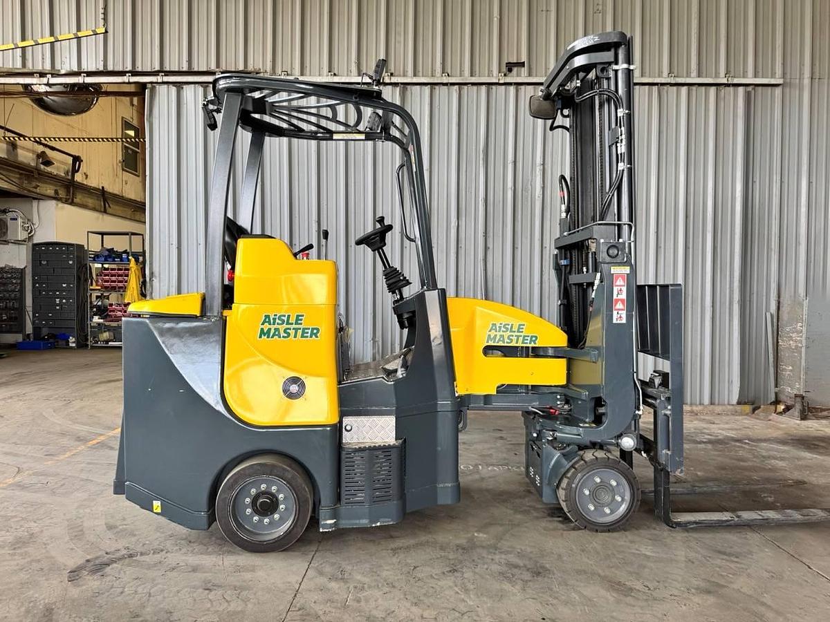 Used 2023 Aisle Master 33NE