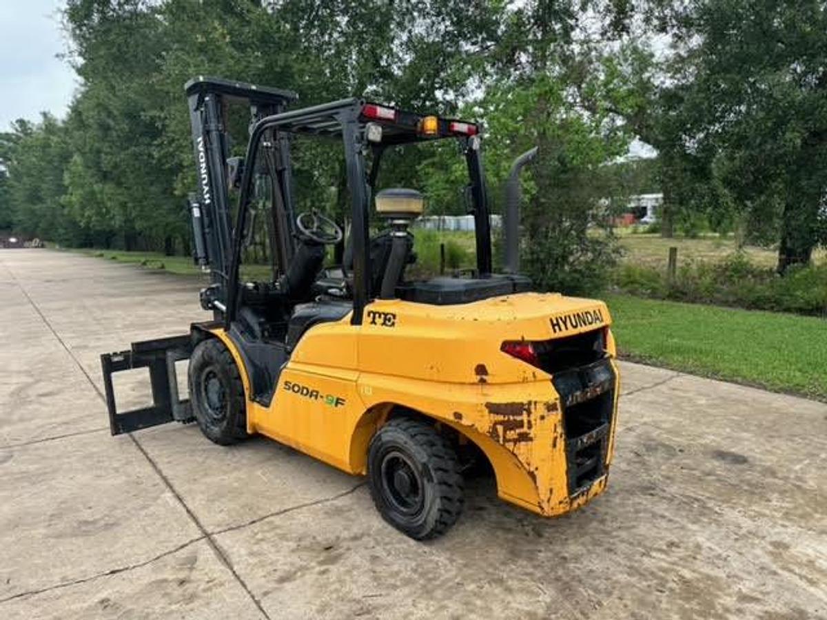 Refurbished 2021 Hyundai 50D-9F