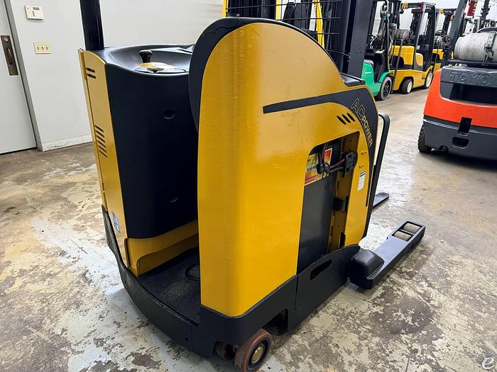 Refurbished Like New, Ready to go! 2011 Yale Reach Truck