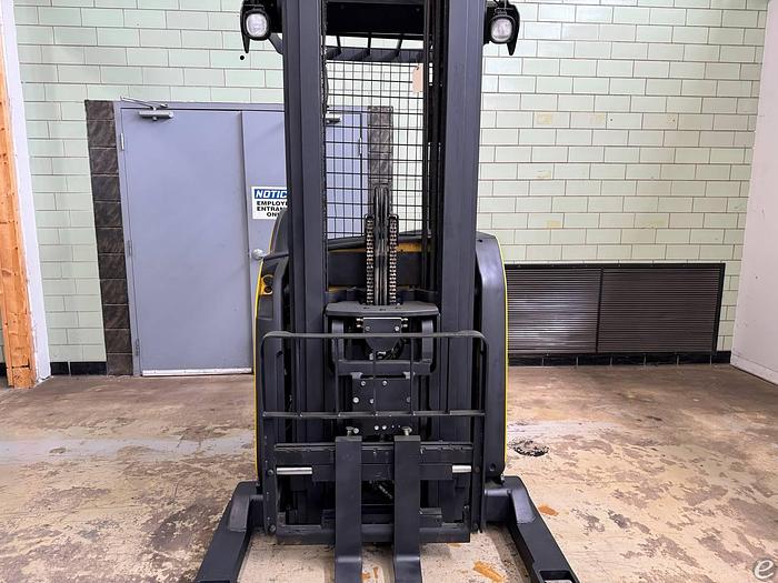 Refurbished Like New, Ready to go! 2011 Yale Reach Truck