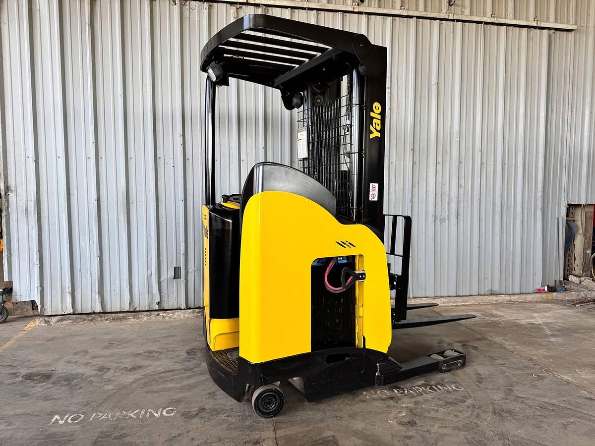 Refurbished Ready to go! 2015 Yale Reach Truck