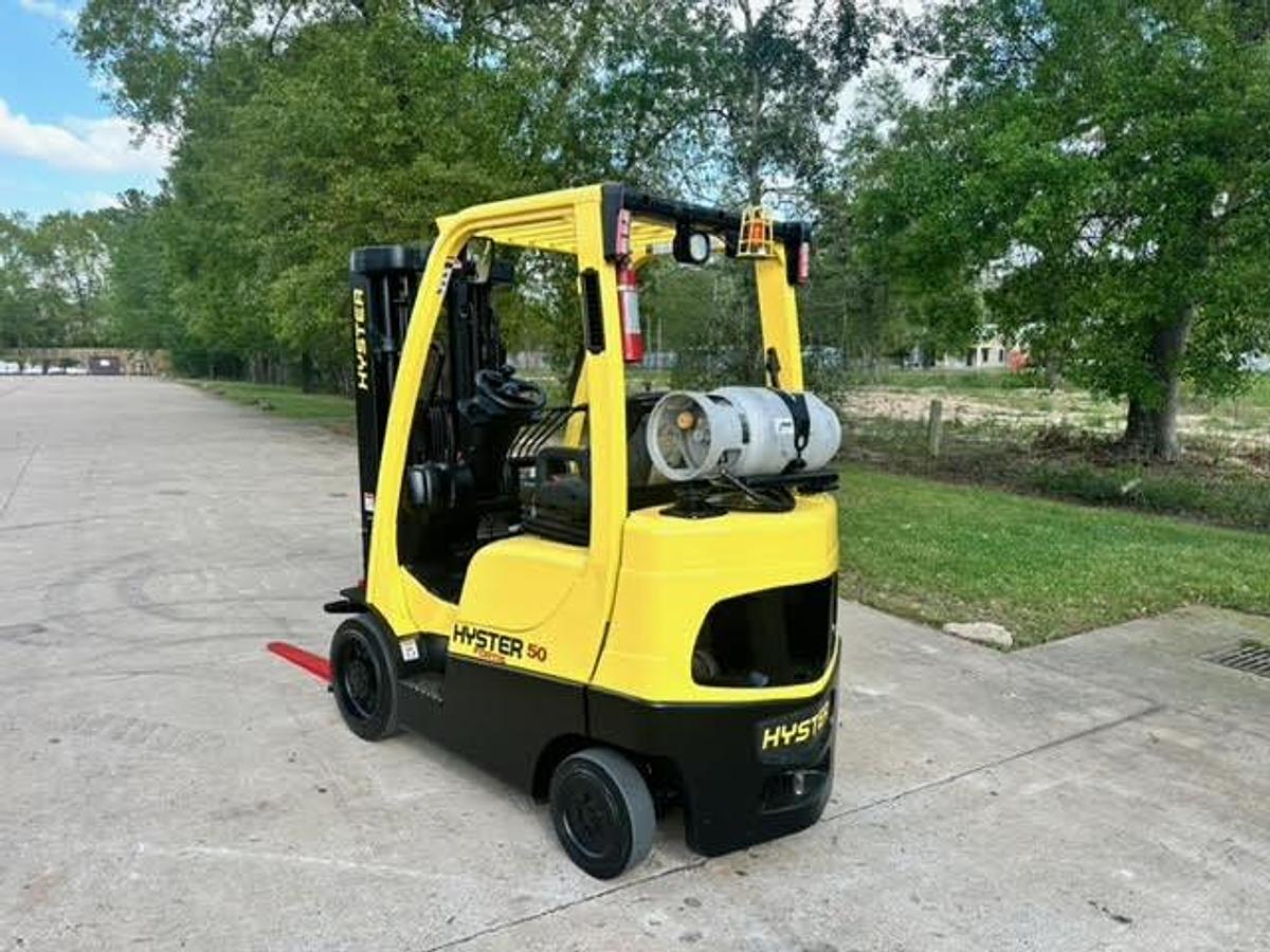 Refurbished RECONDITIONED: 2017 Hyster S50FT