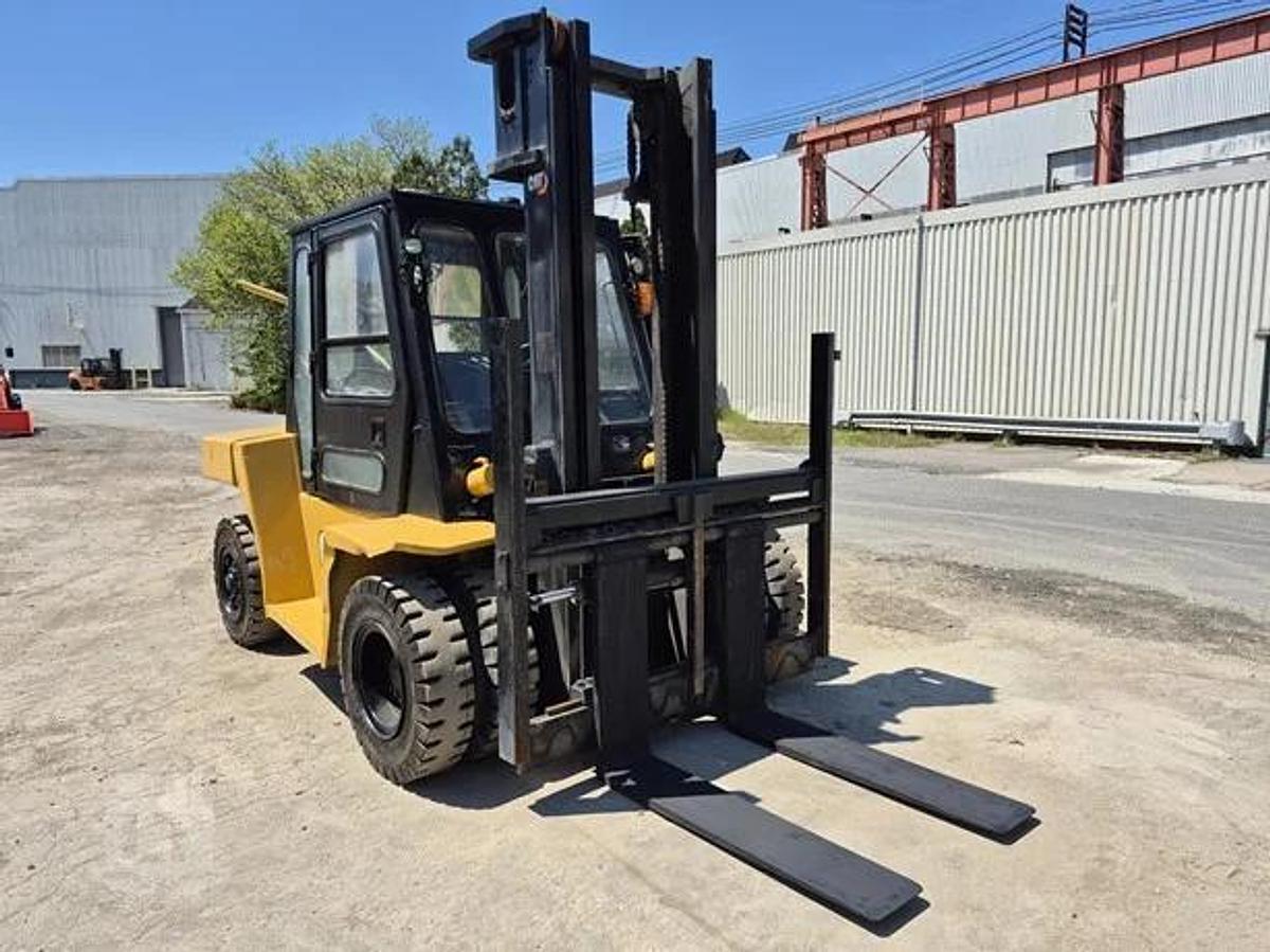 Used 1999 CAT DP70 = 15,500 Lbs. Capacity