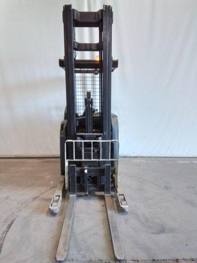 Used 2005 Yale NDR030CBN Deep Reach Truck