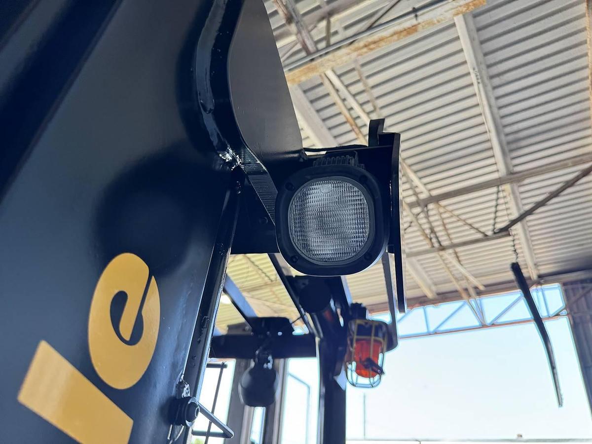 Refurbished Ready to go! 2015 Yale Reach Truck