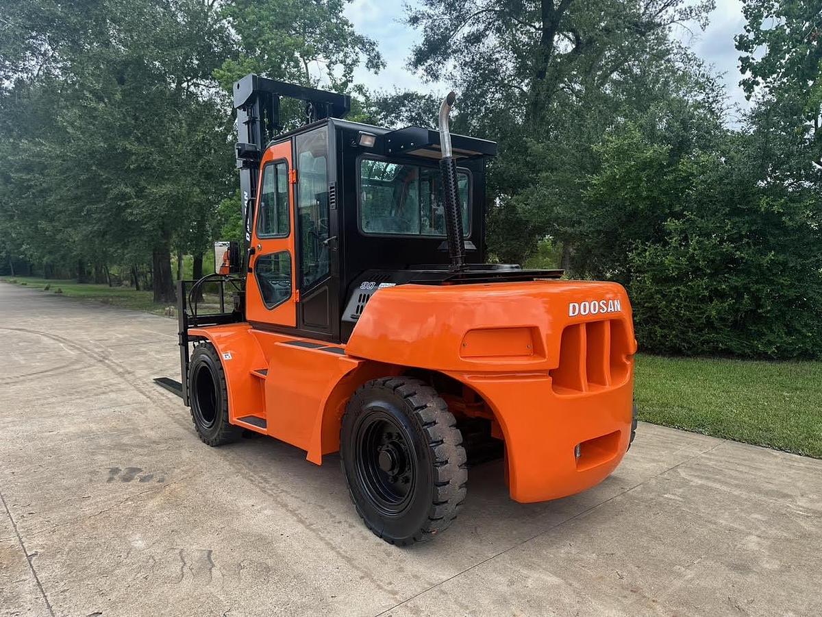 Used 2020 DOOSAN D70S-7 -  15,500 Lbs. CAPACITY