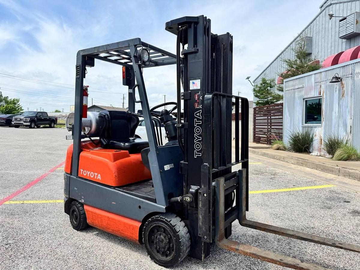 Used 3,000 lb. Toyota 42-6FGCU15 - 1105 HOURS!!!