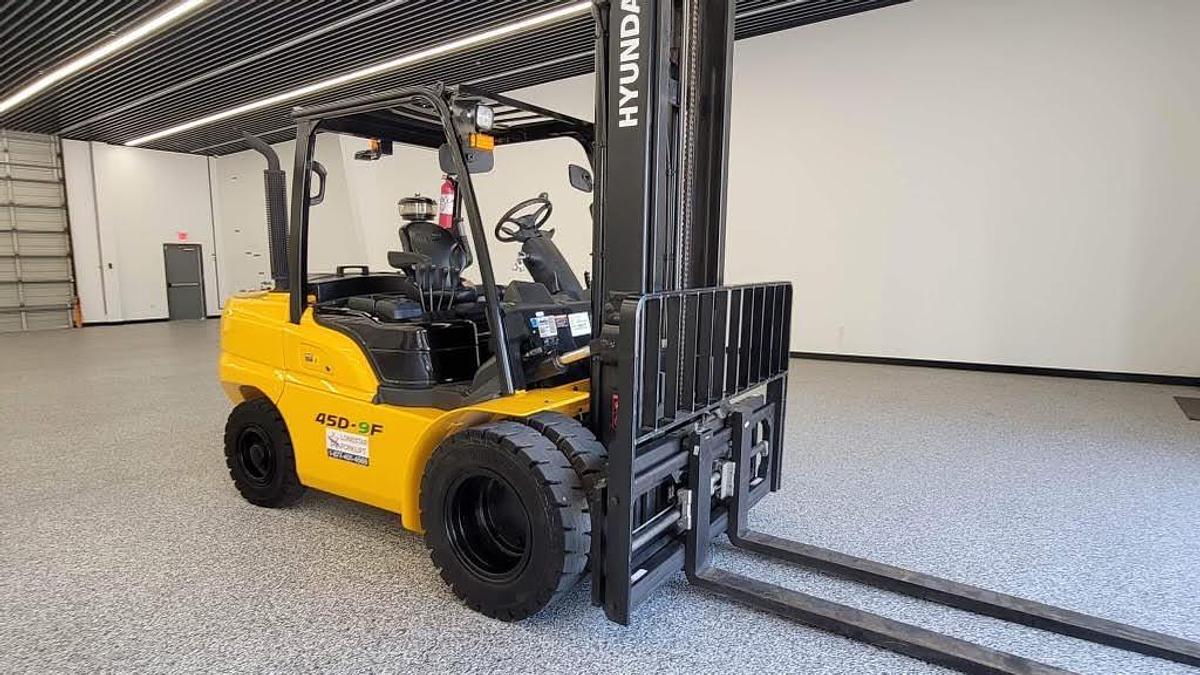 Used 143 HOURS! 2015 Hyundai 45D-9F - 10,000 LBS.