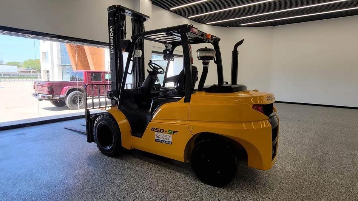 Used 143 HOURS! 2015 Hyundai 45D-9F - 10,000 LBS.