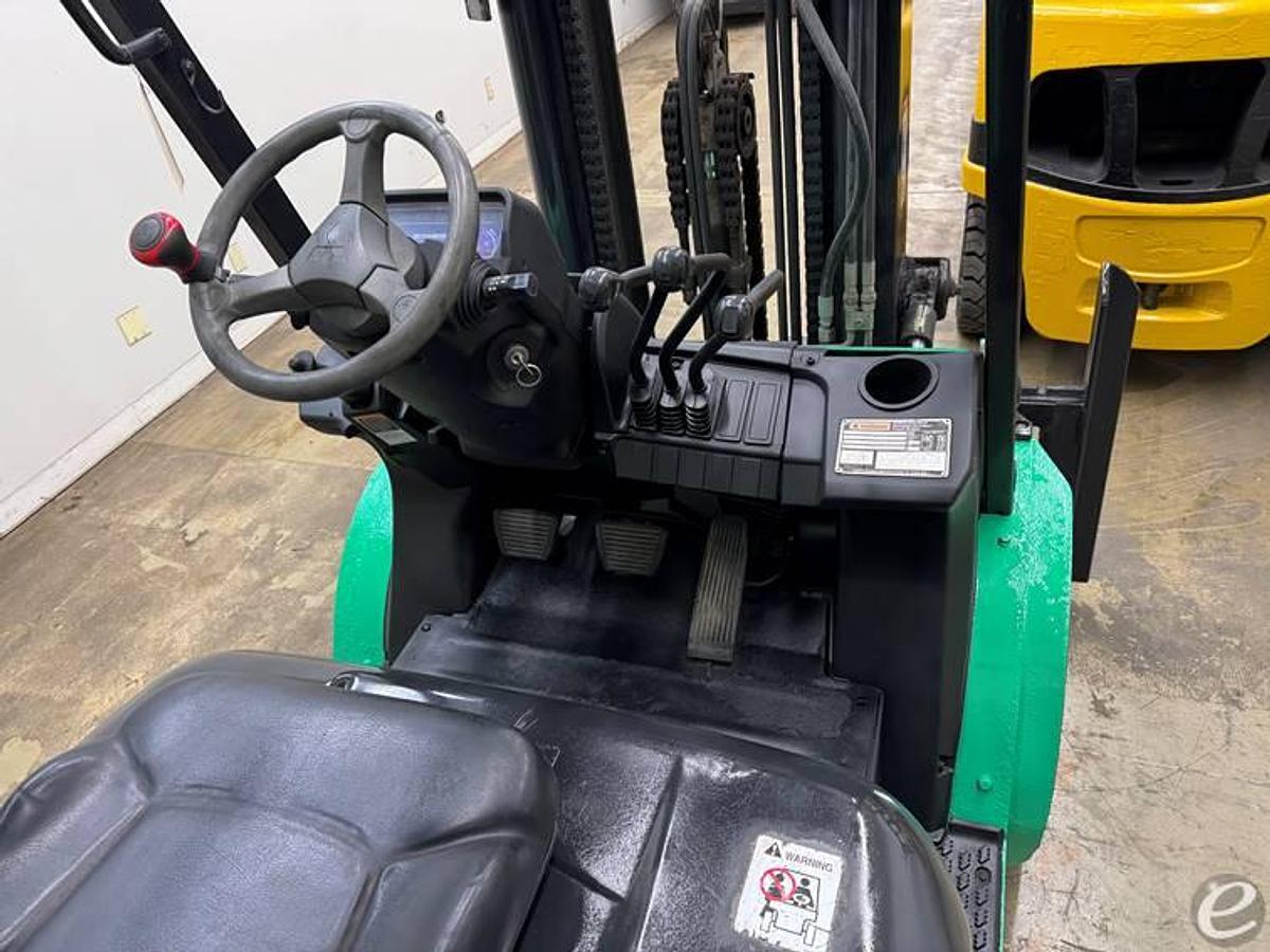 Refurbished 2004 Mitsubishi FG30N