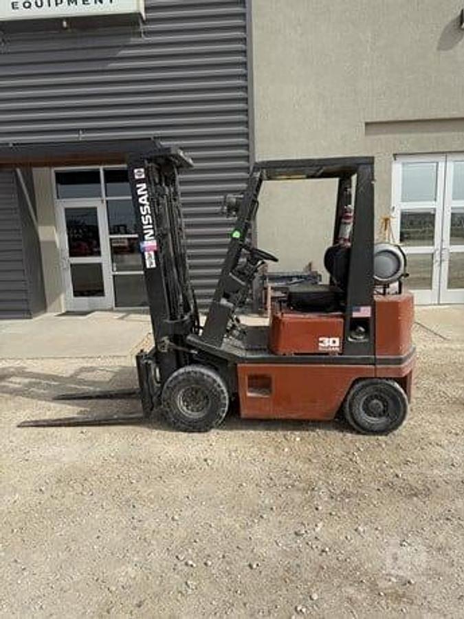 Used 2000 Nissan AH01A15V