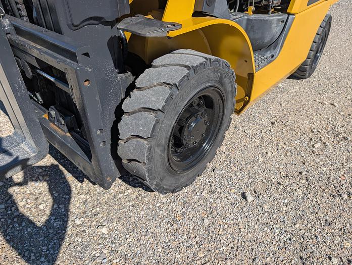 Refurbished RECONDITIONED: 2008 CAT P5000 Diesel Forklift