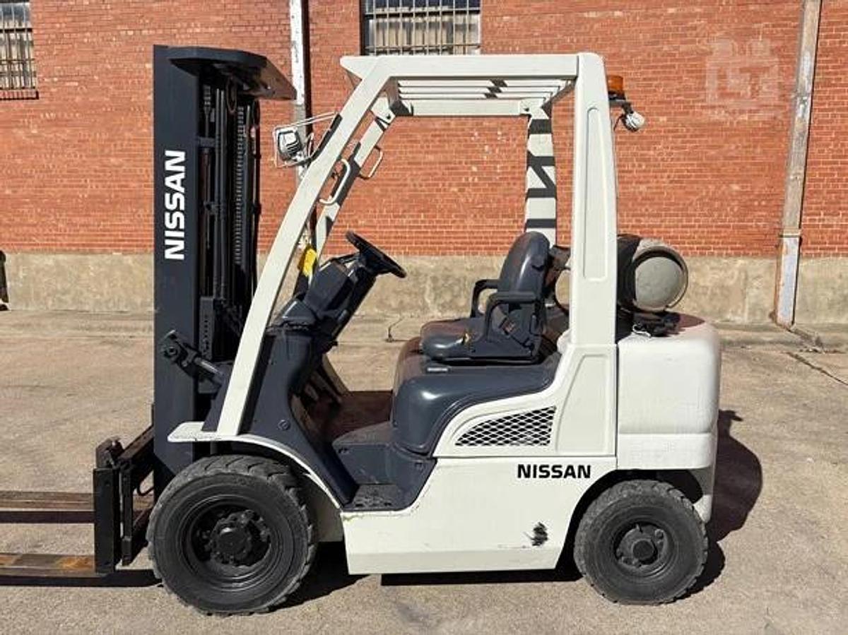 Used 2016 Nissan MU1F2A25LV