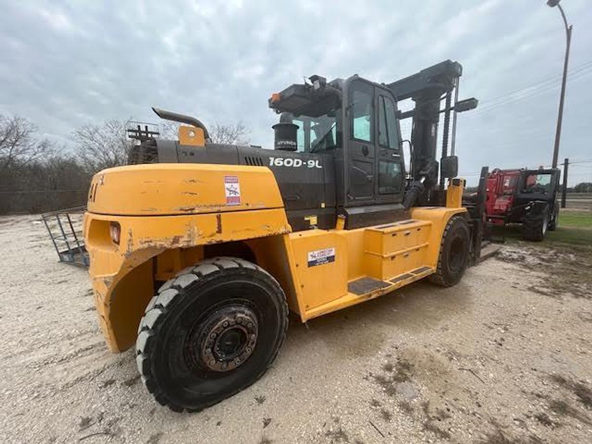 Refurbished 2018 Hyundai 160D-9