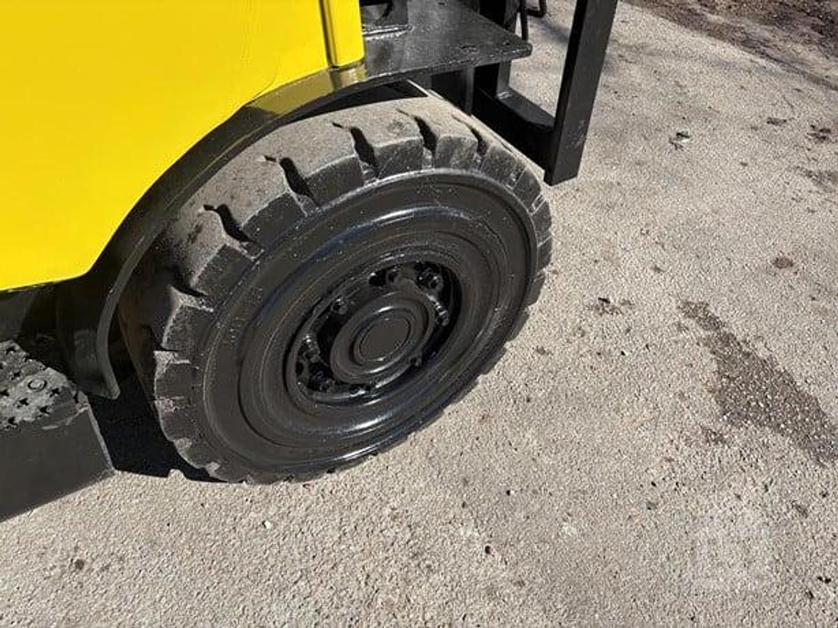 Used 2019 Hyster H90FT w Full Cab & AC/HEAT