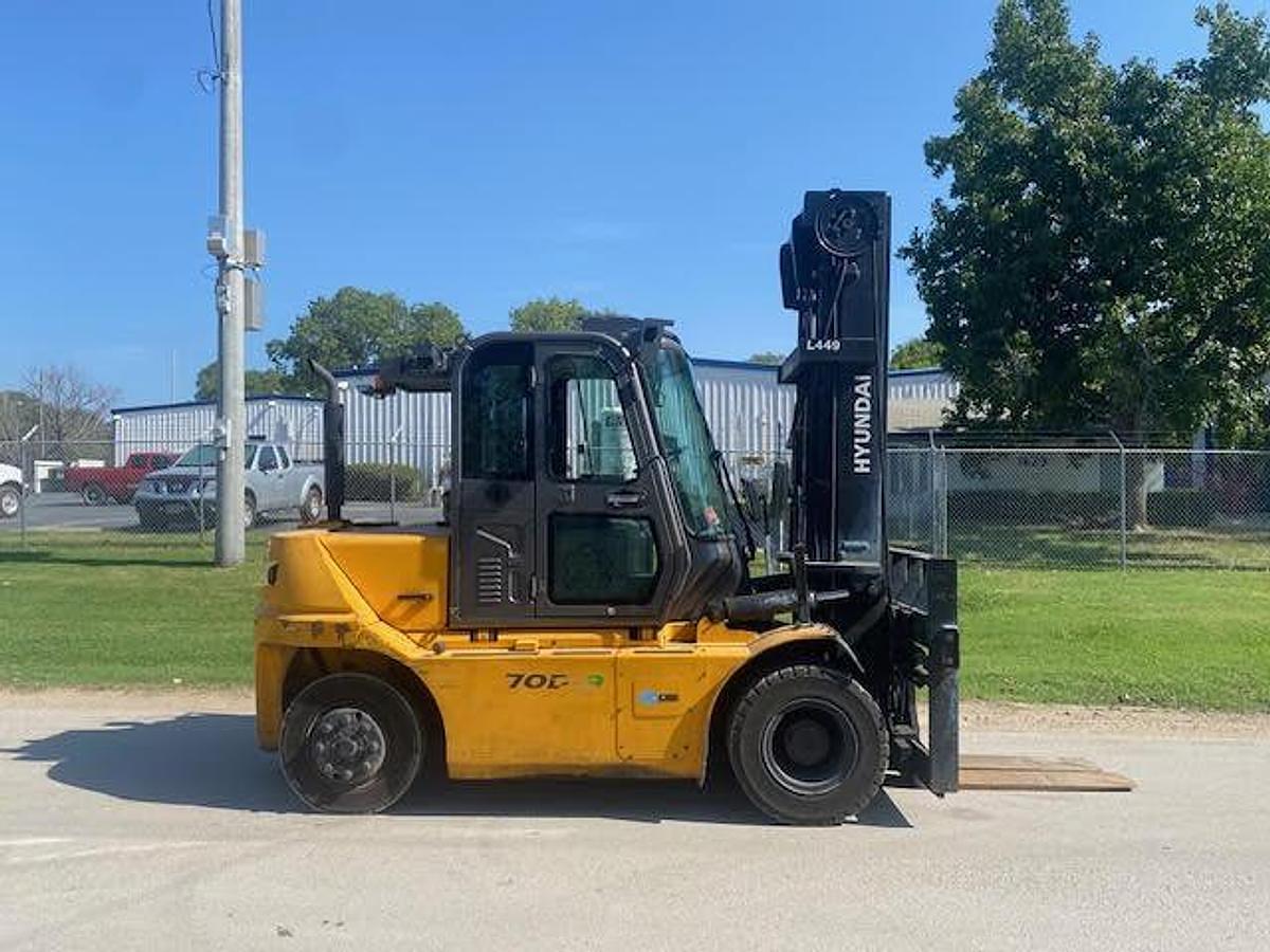 Used 2016 Hyundai 70D-9 W/ 3,445 HOURS!