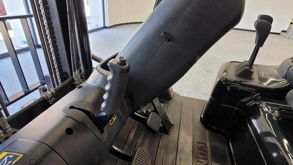 Used 143 HOURS! 2015 Hyundai 45D-9F - 10,000 LBS.