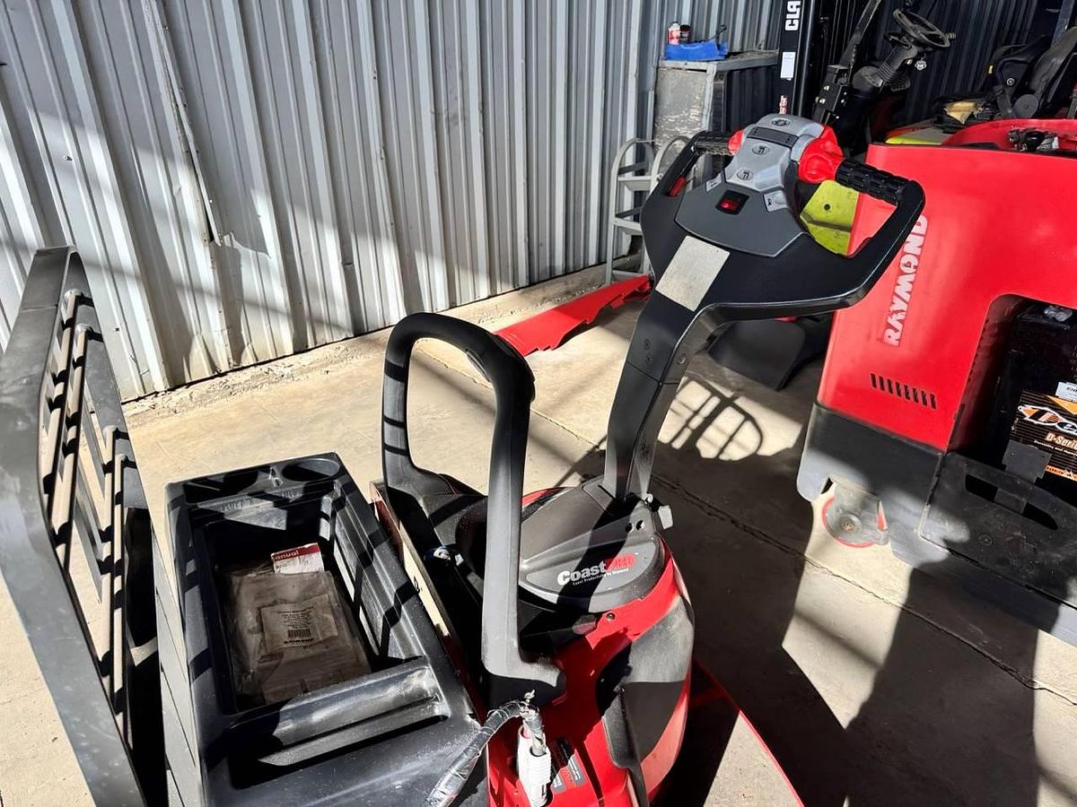 Used 2015 Raymond 8410