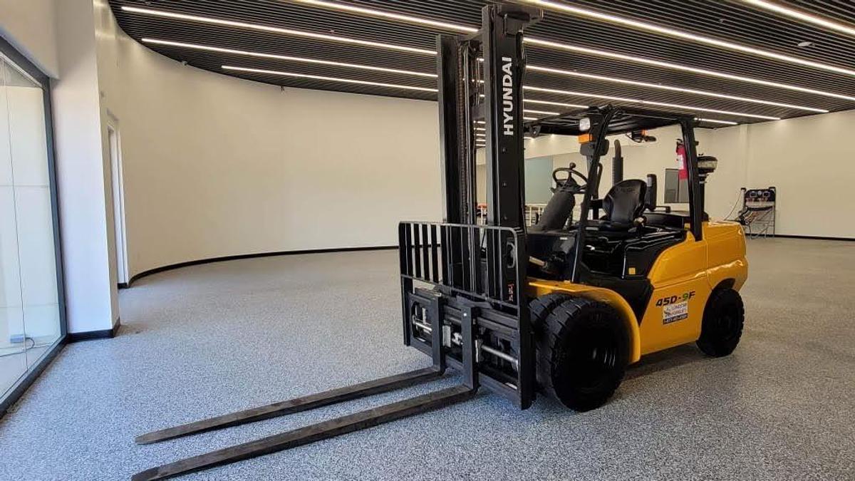 Used 143 HOURS! 2015 Hyundai 45D-9F - 10,000 LBS.