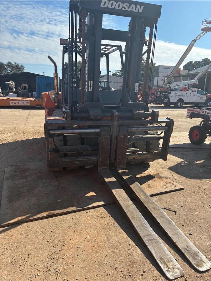 Used 2014 DOOSAN D70S-5 - 15,500 Lbs. CAPACITY