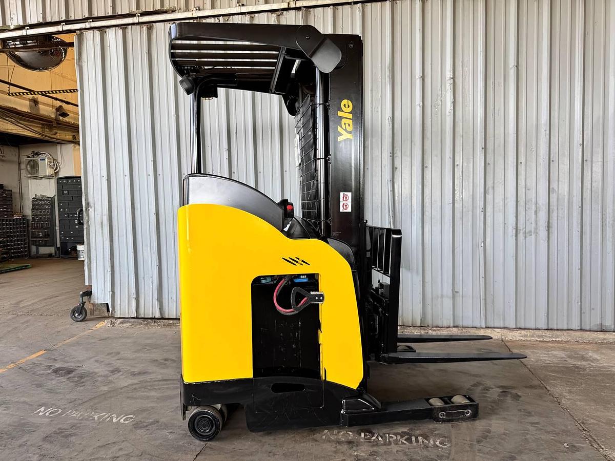 Refurbished Ready to go! 2015 Yale Reach Truck