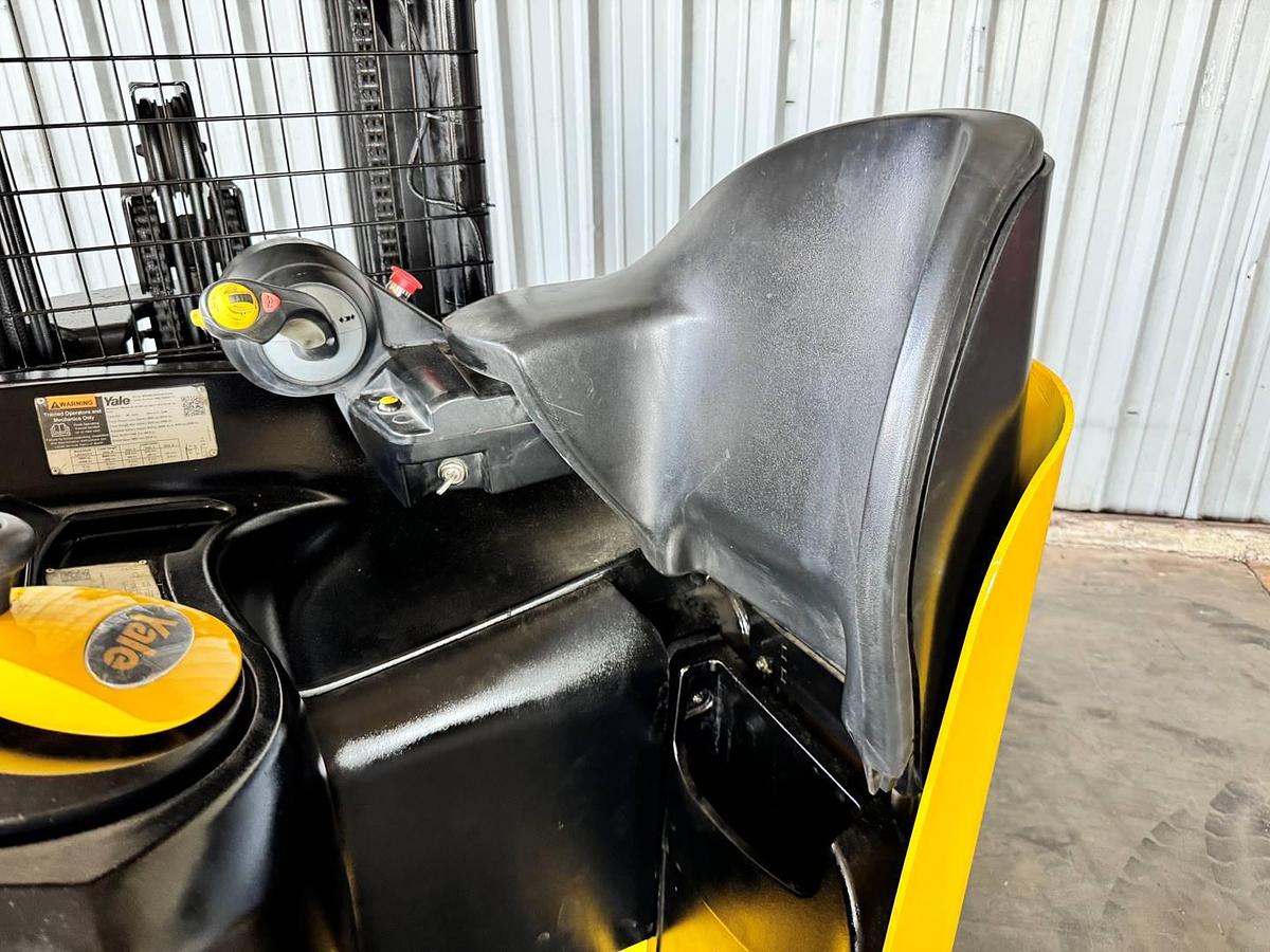 Refurbished Ready to go! 2015 Yale Reach Truck