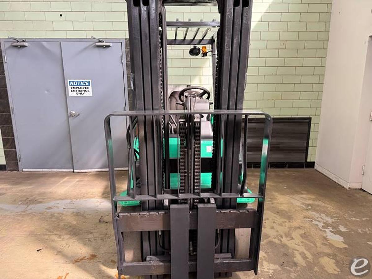 Used 2005 Mitsubishi FGC30N