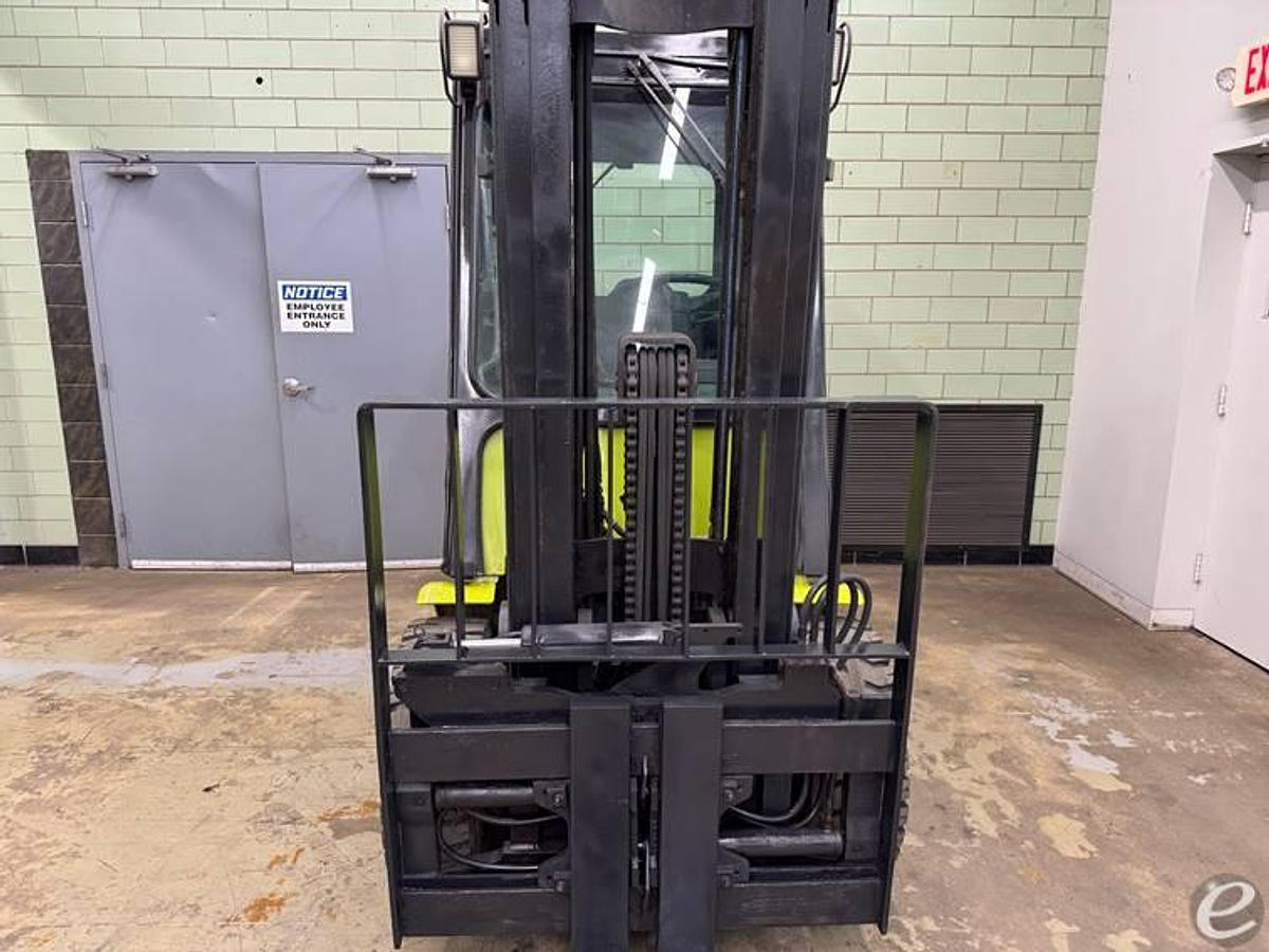 Refurbished 2000 Clark CGP30