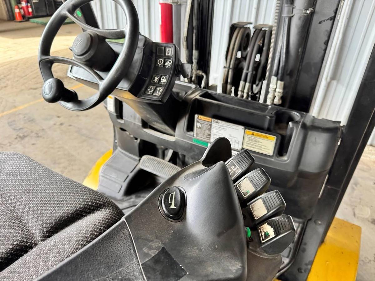 Used 2015 YALE GLC120VX W/ PAPER ROLL CLAMP