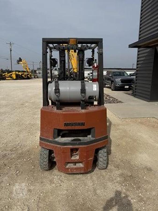 Used 2000 Nissan AH01A15V