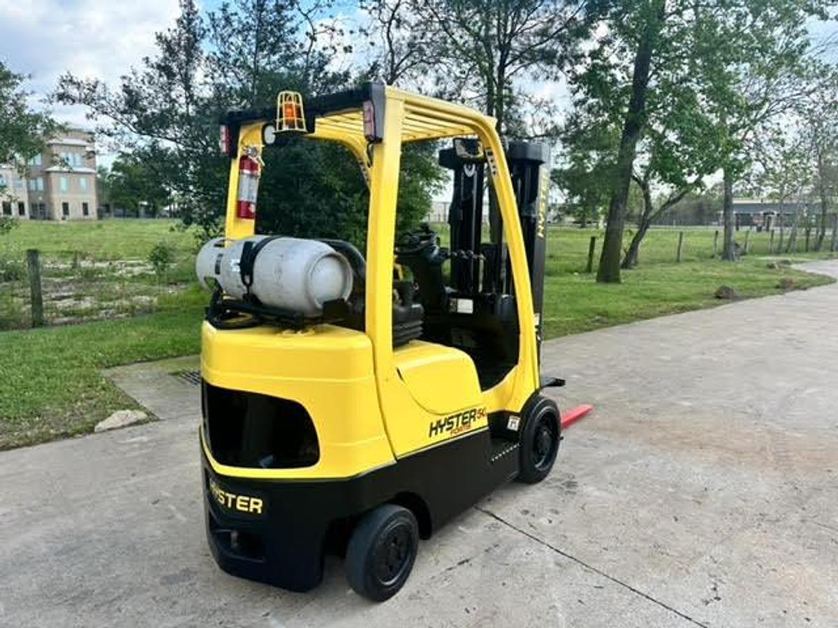 Refurbished RECONDITIONED: 2017 Hyster S50FT