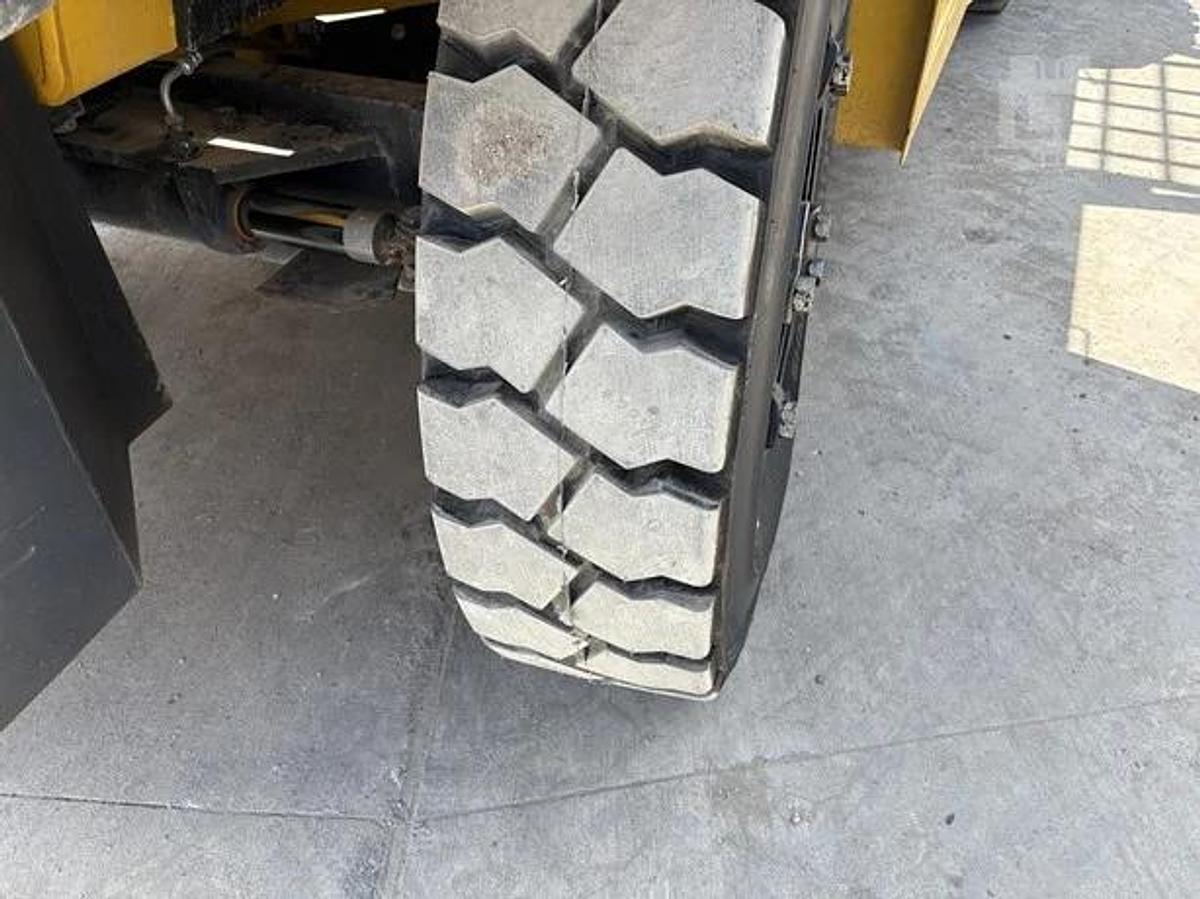 Used 2017 Komatsu FD160E-8