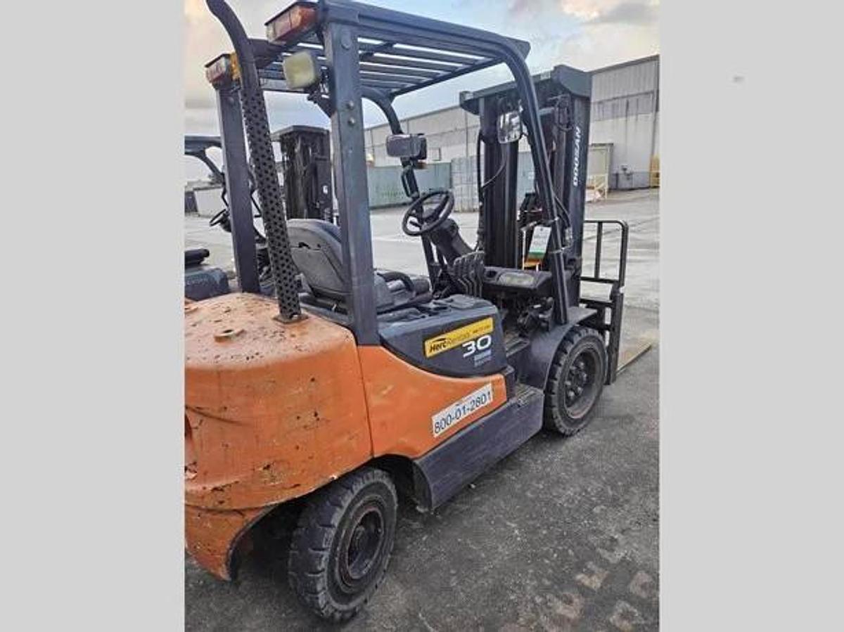 Refurbished 2013 Doosan D30S
